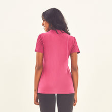 Lade das Bild in den Galerie-Viewer, Model Back: Uv Line Fitness-Top T-Shirt Sport Fit Fuchsia Upf50+
