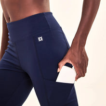 Lade das Bild in den Galerie-Viewer, Image 05: Uv Line Fitness-Shorts Legging Fit Aspen Navy Blue Upf50+
