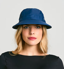 Lade das Bild in den Galerie-Viewer, Model Front: Uv Line Mützen Visor Nice Fem Navy Blue Upf50+
