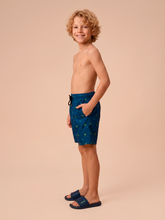 Lade das Bild in den Galerie-Viewer, Image 03: Uv Line Jungen-Badehose Shorts Acqua Kids Pirates Fun Upf50+
