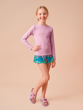 Lade das Bild in den Galerie-Viewer, Model Front: Uv Line Rashguard Longsleeve Uvpro Kids Rose Upf50+
