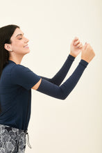 Lade das Bild in den Galerie-Viewer, Image 03: Uv Line Handschuhe Sun-Protection Sleeve Navy Upf50+
