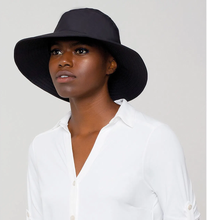 Lade das Bild in den Galerie-Viewer, Model Front: Uv Line Eimerhut Hat California Nac Fem Black Upf50+
