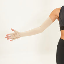 Lade das Bild in den Galerie-Viewer, Extra Long Glove Chocolate UPF50+
