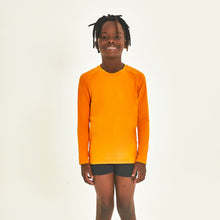 Lade das Bild in den Galerie-Viewer, Model Front: Uv Line Rashguard Longsleeve Uprpo Inf Amarelo Queimado Upf50+
