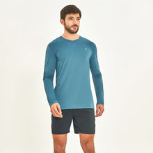 Lade das Bild in den Galerie-Viewer, Model Front: Uv Line Rashguard Longsleeve Sport Fit Aco
