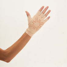 Lade das Bild in den Galerie-Viewer, Image 02: Uv Line Handschuhe Short Gloves Uni Chocolate Upf50+
