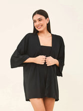 Lade das Bild in den Galerie-Viewer, Model Front: Uv Line Kaftans/Cover-Ups Kimono Color Black Upf50+

