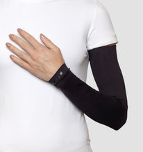Lade das Bild in den Galerie-Viewer, Model Front: Uv Line Handschuhe Long Sleeve Uni Black Upf50+
