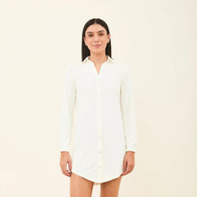 Lade das Bild in den Galerie-Viewer, Model Front: Uv Line Hemdblusenkleid Shirtdress Copenhagen Fem Off White Upf50+
