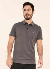 Lade das Bild in den Galerie-Viewer, Model Front: Uv Line T-Shirts Für Herren T-Shirt Masc Polo Lead Upf50+

