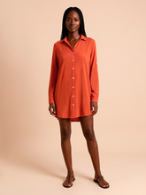 Lade das Bild in den Galerie-Viewer, Model Front: Uv Line Hemdblusenkleid Shirtdress Copenhagen Pitanga Upf50+
