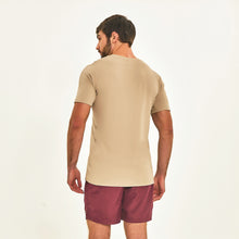 Lade das Bild in den Galerie-Viewer, Model Back: Uv Line Fitness-Top T-Shirt Sport Fit Areia Upf50+
