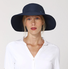Lade das Bild in den Galerie-Viewer, Model Front: Uv Line Schlapphut Hat Lyon Nac L Fem Navy Blue Upf50+
