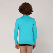 Lade das Bild in den Galerie-Viewer, Model Back: Uv Line Rashguard Camiseta Kids Uvpro Ml Azul Piscina Upf50+
