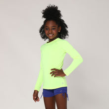 Lade das Bild in den Galerie-Viewer, Model Front: Uv Line Rashguard Camiseta Uvlight Amarelo Fluor Spf50+
