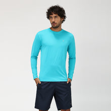 Lade das Bild in den Galerie-Viewer, Model Front: Uv Line Rashguard Camiseta Uvpro Ml Azul Piscina Upf50+
