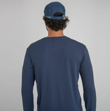 Lade das Bild in den Galerie-Viewer, Model Back: Uv Line Mützen Cap New Fit Marinho Upf50+
