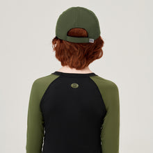 Lade das Bild in den Galerie-Viewer, Model Back: Uv Line Mützen Cap Teen Colors Verde Militar Upf50+
