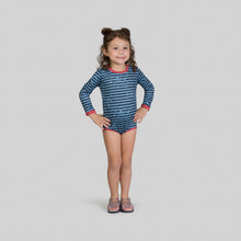 Lade das Bild in den Galerie-Viewer, Model Front: Uv Line Baby-Bademode Macaquinho Baby Listras Upf50+
