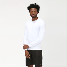 Lade das Bild in den Galerie-Viewer, Model Front: Uv Line Rashguard Men Fpu50+ Uvpro Long Sleeve T-Shirt White Uv
