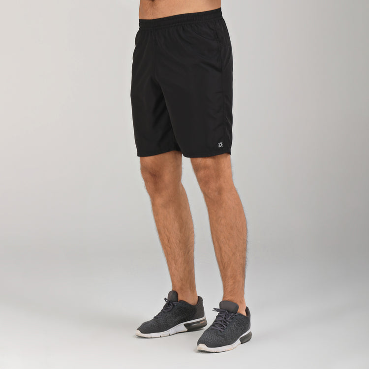 Model Front: Uv Line Bermuda-Shorts New Fit Br Preto