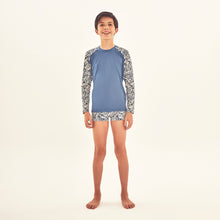 Lade das Bild in den Galerie-Viewer, Model Front: Uv Line Rashguard Rash Guard Kids Costela Aco Off White Upf50+
