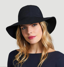 Lade das Bild in den Galerie-Viewer, Model Front: Uv Line Schlapphut San Remo Preto
