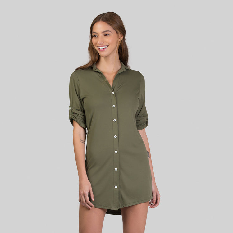 Model Front: Uv Line Strandkleid Shirtdress Copenhagen Verde Militar Upf50+