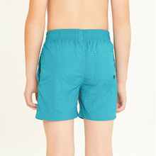 Lade das Bild in den Galerie-Viewer, Model Back: Uv Line Jungen-Badehose Short Aqua Lucca Petroleo Upf50+

