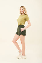 Lade das Bild in den Galerie-Viewer, Image 03: Uv Line Fitness-Shorts Short Race Verde Militar Upf50+
