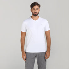 Lade das Bild in den Galerie-Viewer, Model Front: Uv Line Fitness-Top Sport Fit Mas Branco Upf50+
