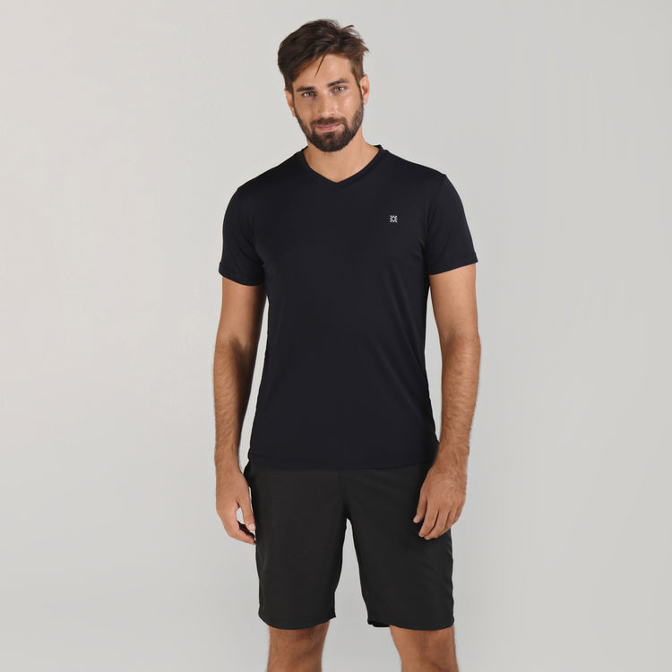 Model Front: Uv Line Fitness-Top Sport Fit Mas Preto Upf50+
