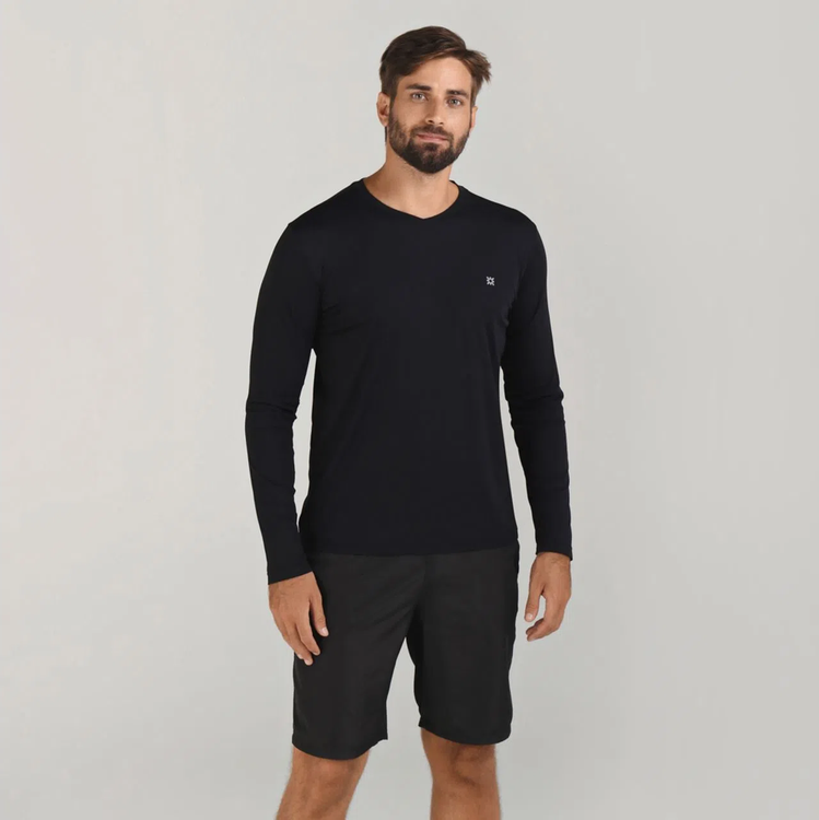 Model Front: Uv Line Fitness-Top Sport Fit Ml Preto Msc