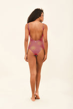 Lade das Bild in den Galerie-Viewer, Model Back: Uv Line Badeanzug Swimsuit Shine Malva
