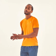 Lade das Bild in den Galerie-Viewer, Model Front: Uv Line T-Shirts Für Herren T-Shirt Sport Fit Orange Upf50+
