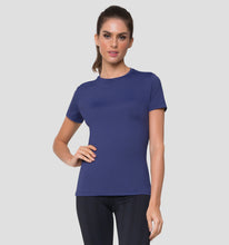 Lade das Bild in den Galerie-Viewer, Model Back: Uv Line Fitness-Top Uvpro Br Mc Marinho Fem
